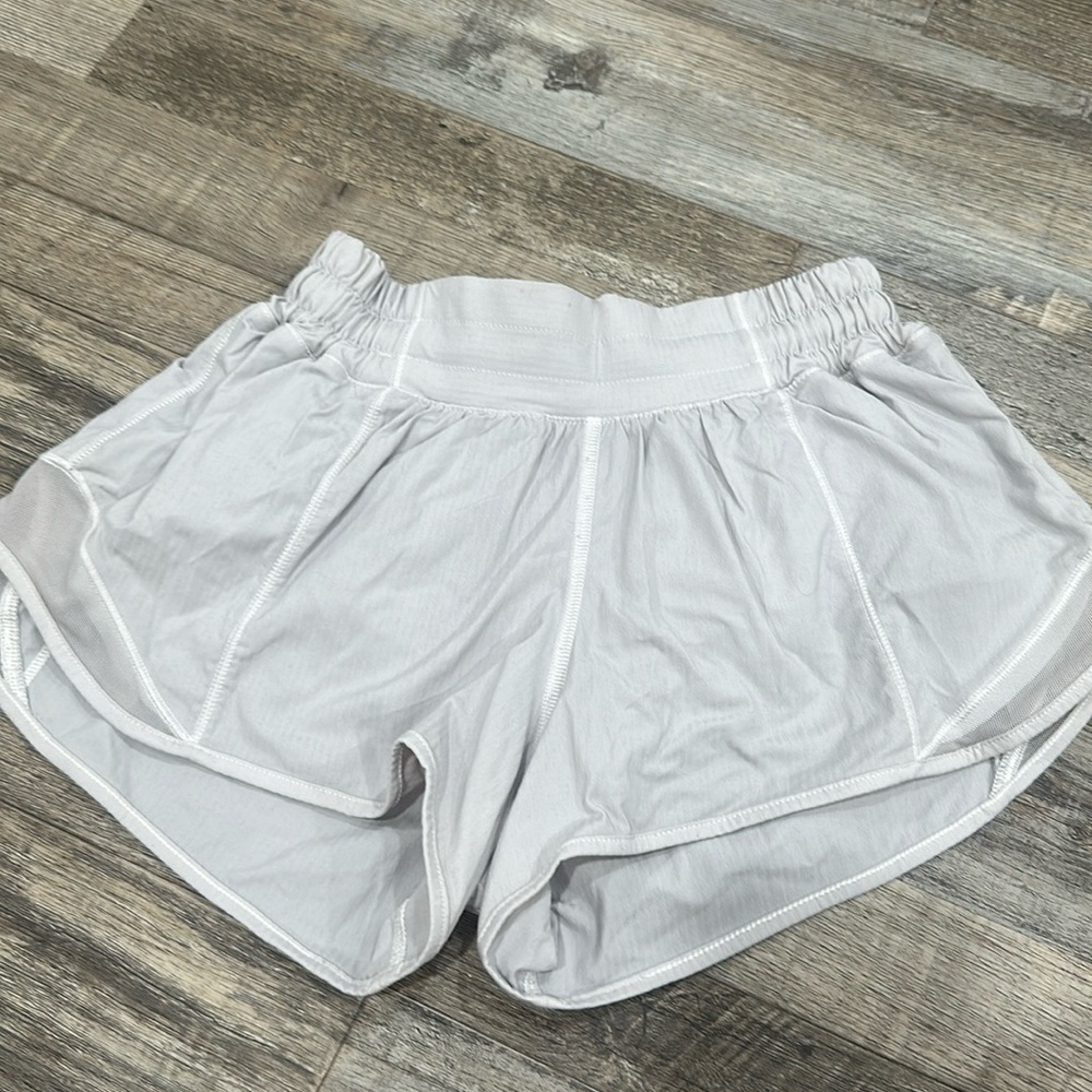 Lululemon  LR hotty hots! 2.5 inch, size 2, color WHITE